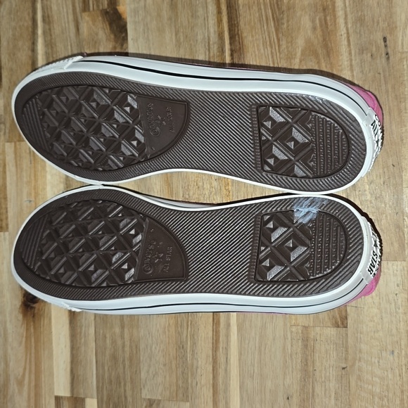 Converse Women's Size 7 Pink Slip On Shoes - Picture 5 of 7